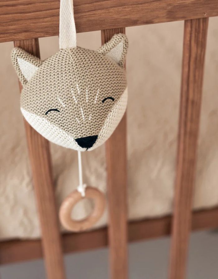 Jollein Spieluhr „Fox“ – weiche Spieluhr in Fuchsform, spielt das Lied „Sleep, dear child, sleep“, CE-zertifiziert.