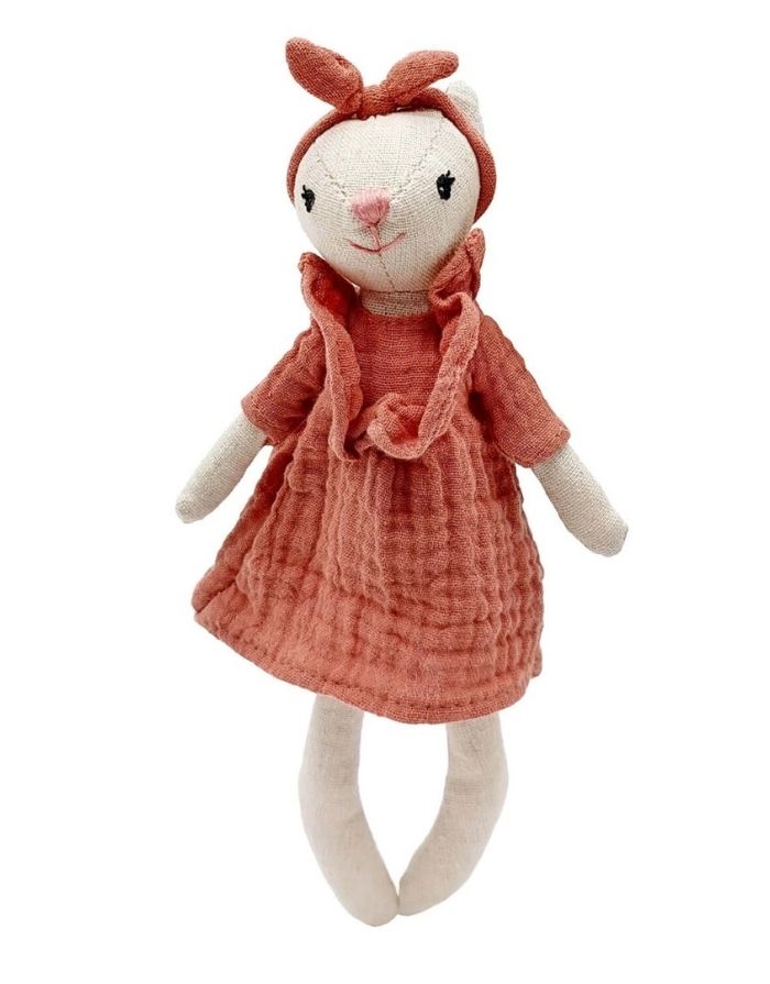 Stofftier Katze Karla von Mea Living mit Rosa Kleid ind Rosa Haarband in 20cm Größe von vorne