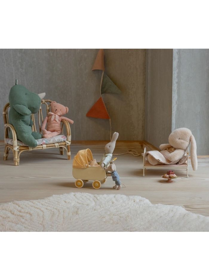 Maileg Safari Friends Niashorn Medium in der Farbe Salbei  Kuscheltier aus Baumwolle  für Kinder und Babys