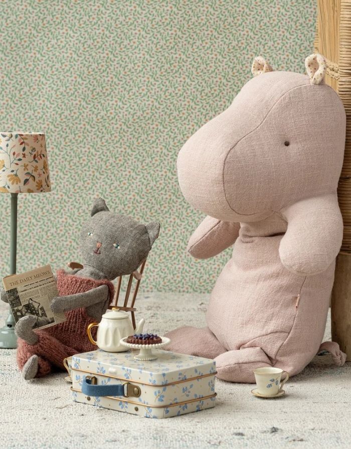 Maileg Safari Friends Nilpferd Medium in der Farbe Hellrosa Kuscheltier aus Baumwolle  für Kinder und Babys