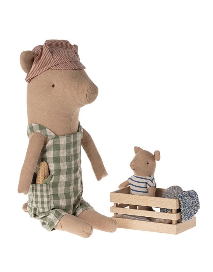 Maileg Schwein Junge mit Latzhose und Hut aus weichen Naturmaterialien.