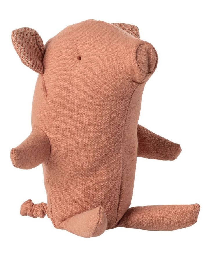 Kleines Maileg Trüffelschwein Baby aus Baumwolle und Leinen mit Ringelschwanz und weicher Füllung.