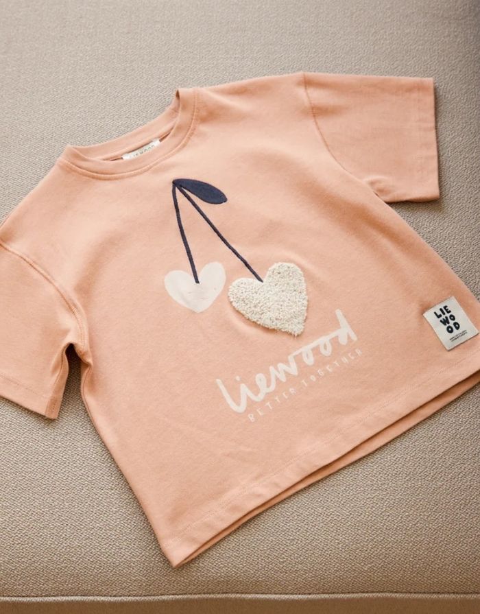 TYLER Kurzarm-T-Shirt aus Bio-Baumwolle mit Sweethearts-Print in Pale Tuscany von Liewood