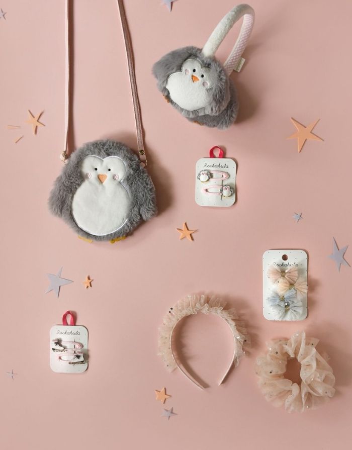 Festliche Rockahula Weihnachts-Haaraccessoires mit glitzernden Details und fröhlichen Farben – liebevoll gestaltet für kleine und große Winterträume.