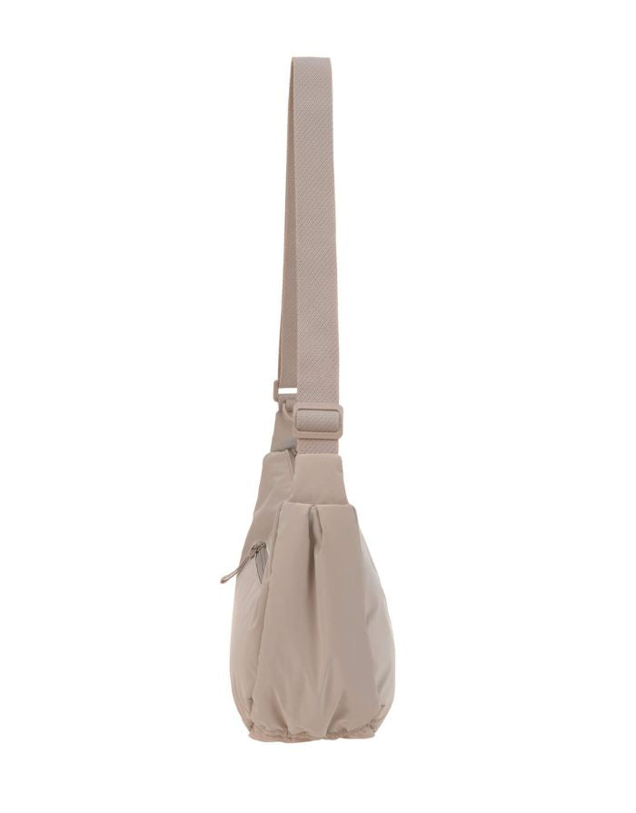 Beige Umhängetasche für Eltern, Stretch Up Bum Bag von LÄSSIG, wasserabweisend, recyceltes Innenmaterial, PFC-frei, mit Kinderwagenhaken.