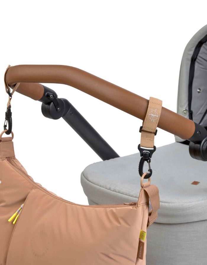 LÄSSIG Lunua Wickeltasche in Almond – große Bum Bag mit Wickelzubehör, vegan, recycelt & pfc-frei, mit Neon-Details und Kinderwagenbefestigung.