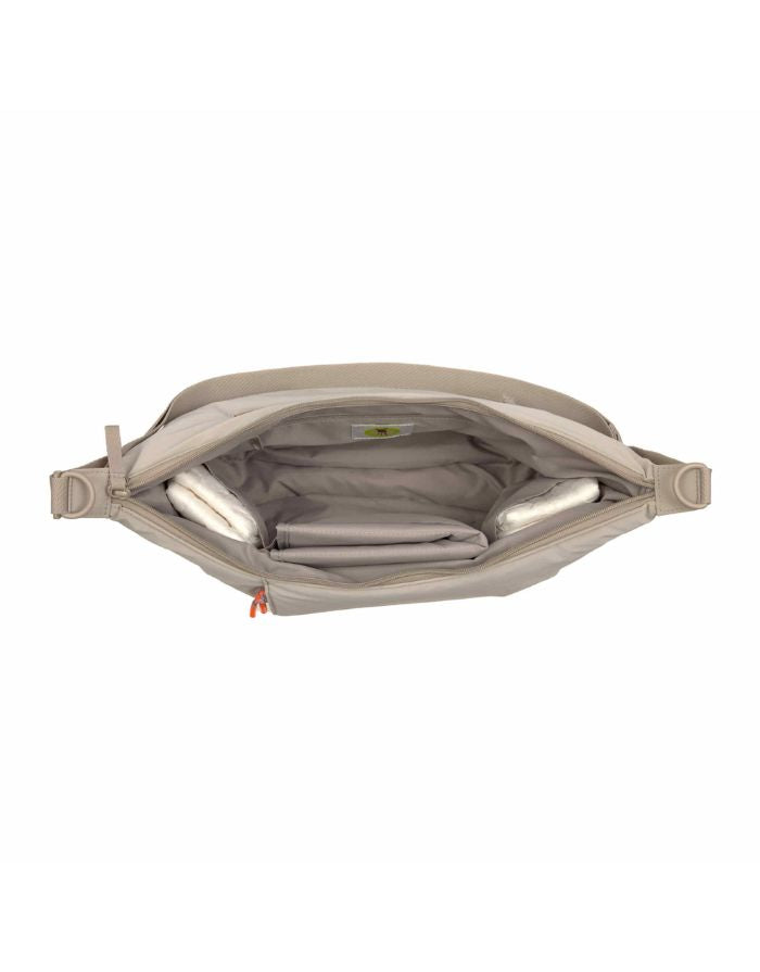LÄSSIG Lunua Wickeltasche in Beige – große Bum Bag mit Wickelzubehör, Feuchtfach, vegan, recycelt & pfc-frei, mit Neon-Details und Kinderwagenbefestigung.
