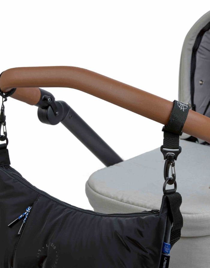 LÄSSIG Lunua Wickeltasche in Schwarz – große Bum Bag mit Wickelzubehör, wasserabweisendem Fach, vegan, recycelt & pfc-frei, mit Neon-Details und Kinderwagenhaken.