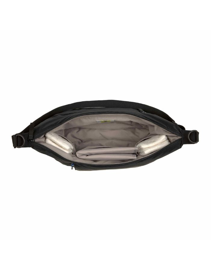 LÄSSIG Lunua Wickeltasche in Schwarz – große Bum Bag mit Wickelzubehör, wasserabweisendem Fach, vegan, recycelt & pfc-frei, mit Neon-Details und Kinderwagenhaken.