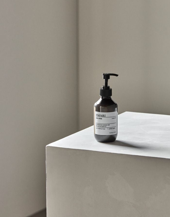 Meraki Bodylotion Silky Mist – feuchtigkeitsspendende, schnell einziehende Körperpflege in Pumpspender.
