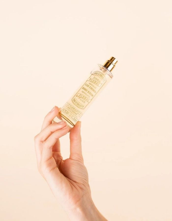 Eau de Toilette Orangenblüte von Panier des Sens in elegantem Glasflakon, leuchtender Blumenduft mit frischen Zitrusnoten, femininer und sonniger Duft für unbeschwerte Sommertage.
