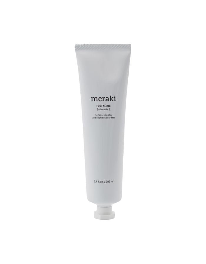 Bio-Fußpeeling Calm Cedar von Meraki mit Aprikosengranulat und Bio-Ölen in 100 ml Tube – sanftes Peeling für weiche Füße mit erfrischendem Duft
