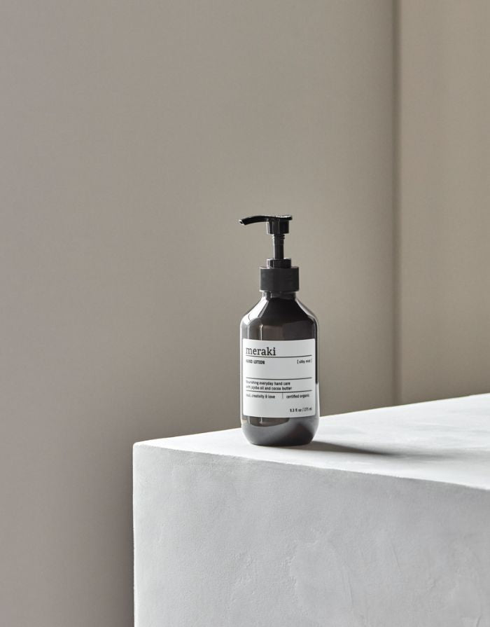 Meraki Handlotion Silky Mist in Pumpspender – feuchtigkeitsspendende, schnell einziehende Handpflege.