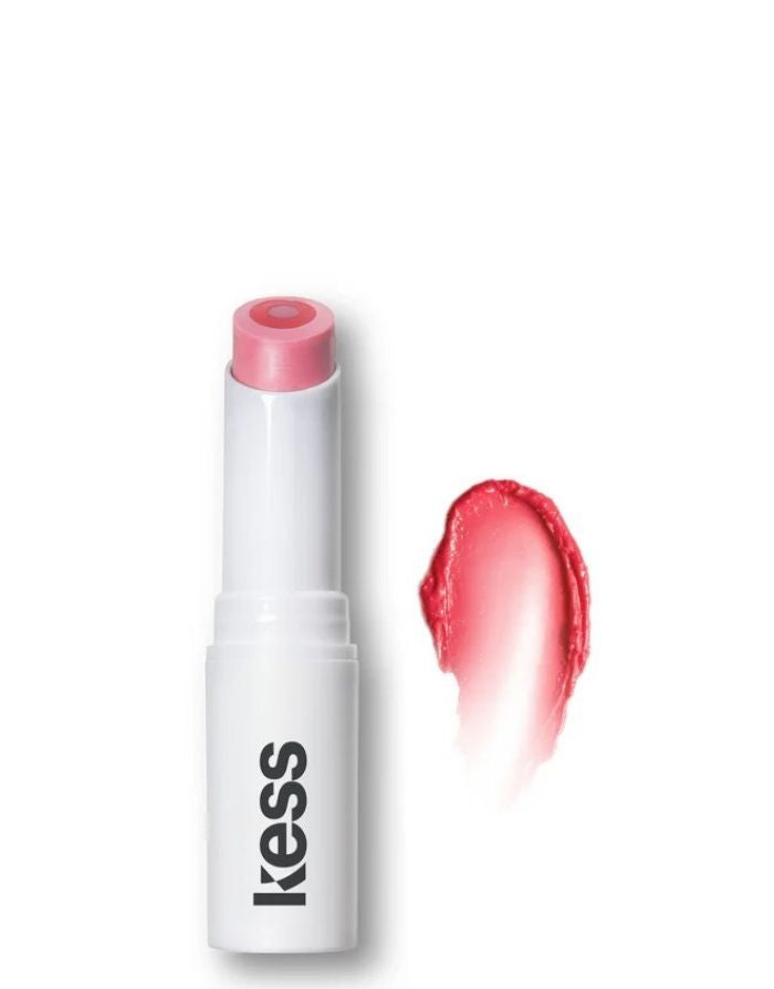 Natürlich pflegender Triple Tint Lip Balm Kiss von Kess Berlin mit zartem Kirschton