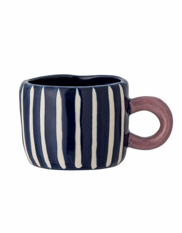 Kleine gestreifte Steingut-Tasse in Blau mit rosa Henkel von Bloomingville