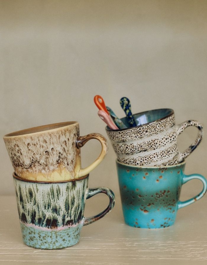 Mehrfarbiger HKliving 70s Ceramics Americano Mug aus glasiertem Steingut im charakteristischen Retro-Design.
