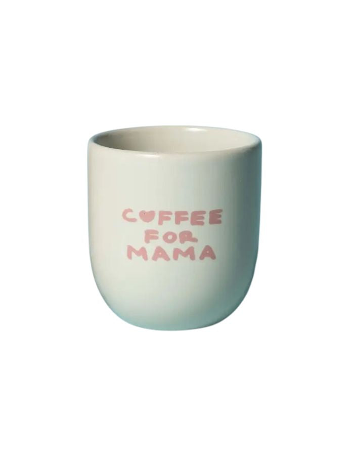 Espresso Becher Coffee for Mama in Weiß und Becher Miss Perfect in Rosa von SISI House of Style – Größenvergleich vor hellblauem Hintergrund