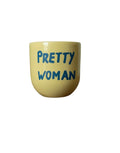 SISI House of Style Becher Pretty Woman gelb mit blauem Schriftzug, handgefertigt, 8 x 8 x 8 cm.