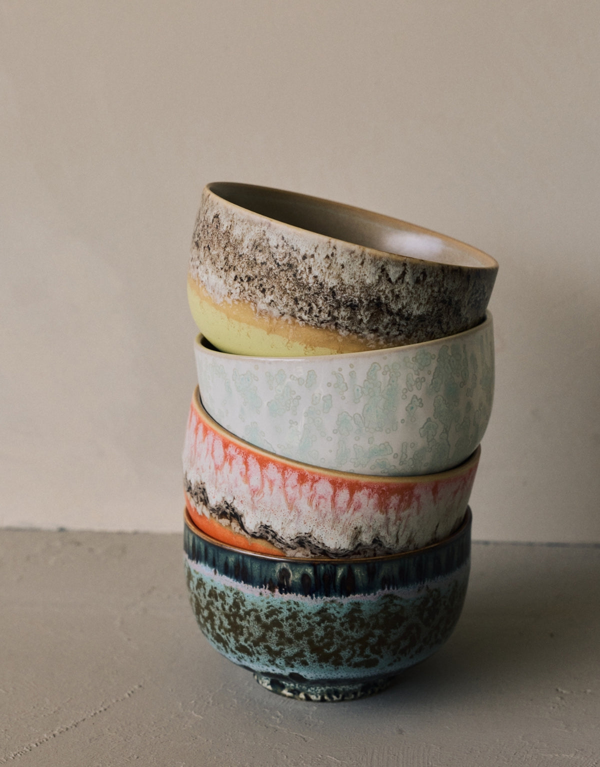 Noodle Bowl aus der 70s Ceramics Kollektion von HKliving aus glasiertem Steingut in Multicolour mit 500 ml Fassungsvermögen.
