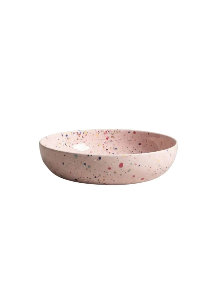 Pastateller Pink Egg ø21cm von Egg Back Home – Seitenansicht auf grauem Hintergrund, handgefertigtes Steinzeug
