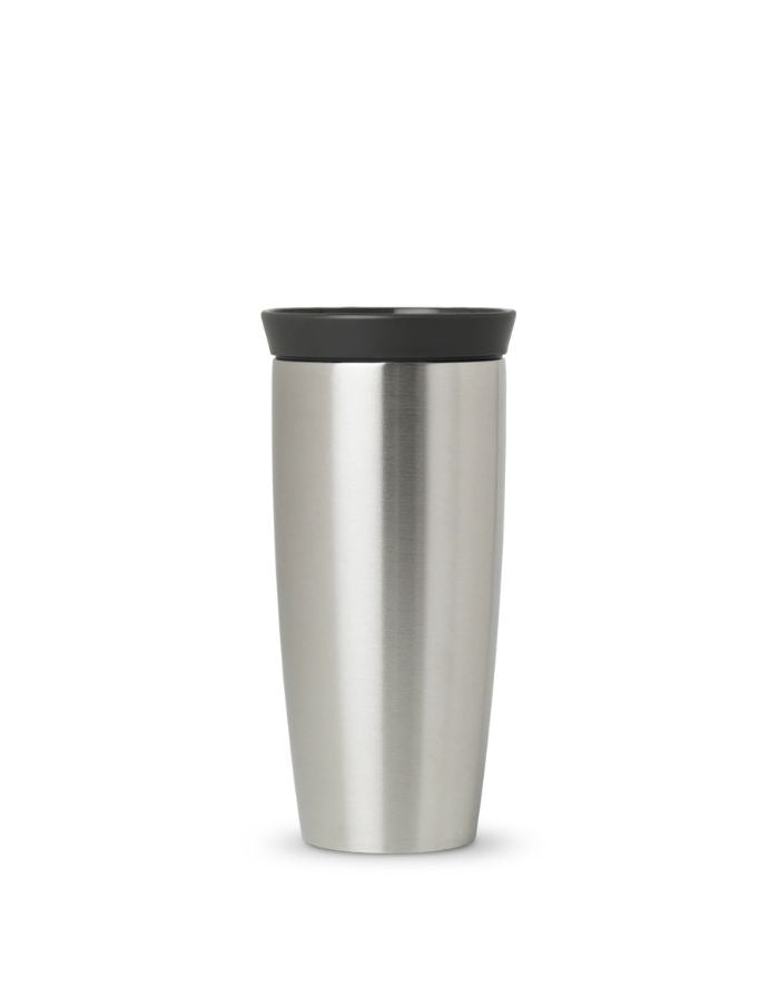 Rosendahl Grand Cru Outdoor Thermobecher in Dunkelgrau aus Edelstahl mit 360-Grad-Trinkdeckel und 400 ml Fassungsvermögen.