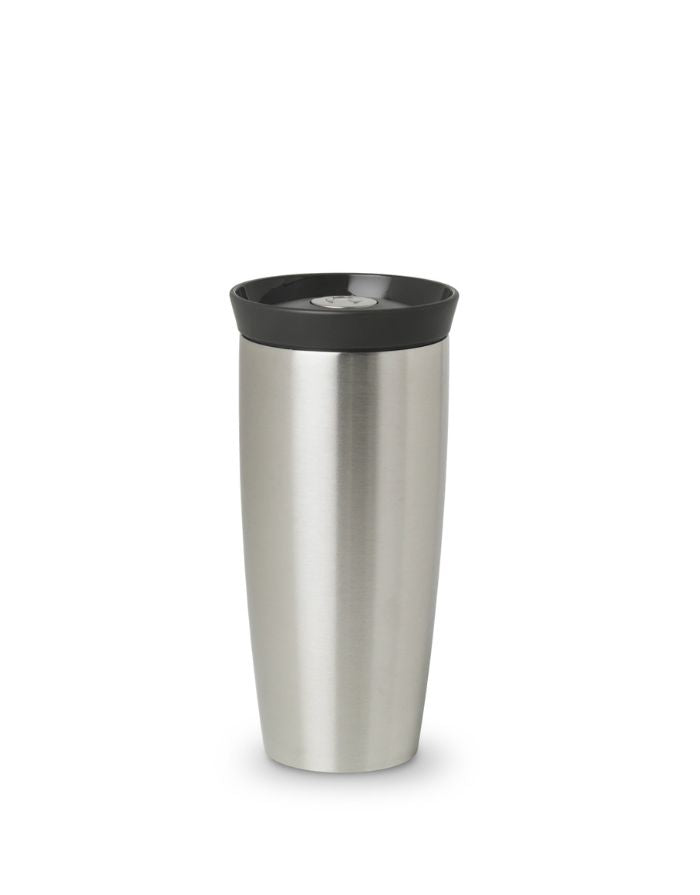 Rosendahl Grand Cru Outdoor Thermobecher in Dunkelgrau aus Edelstahl mit 360-Grad-Trinkdeckel und 400 ml Fassungsvermögen.