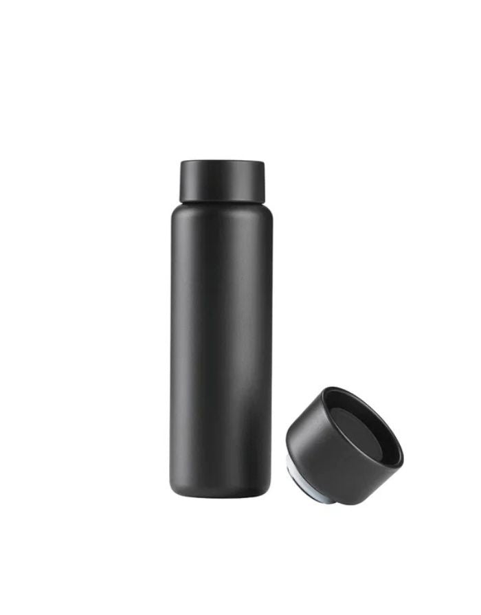 Zone Denmark Singles Thermobecher Black  650ml aus Edelstahl mit Klickdeckel und Schraubverschluss, isolierter Coffee to go Becher in Schwarz