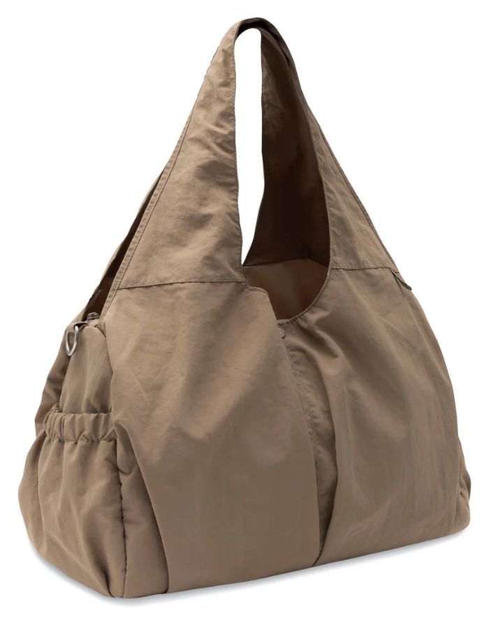  Jollein Urban Wickeltasche in der Farbe Earthy mit wasserabweisender Oberfläche und praktischen Fächern.