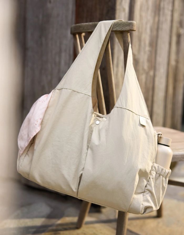 Jollein Urban Wickeltasche mit wasserabweisender Oberfläche und vielen praktischen Fächern.