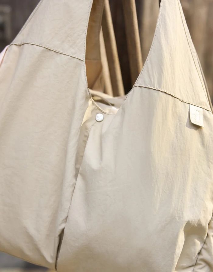 Jollein Urban Wickeltasche mit wasserabweisender Oberfläche und vielen praktischen Fächern.