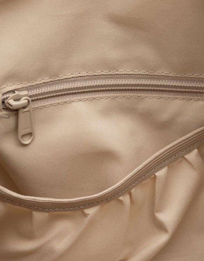 Jollein Urban Wickeltasche mit wasserabweisender Oberfläche und vielen praktischen Fächern.