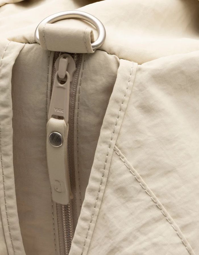Jollein Urban Wickeltasche mit wasserabweisender Oberfläche und vielen praktischen Fächern.