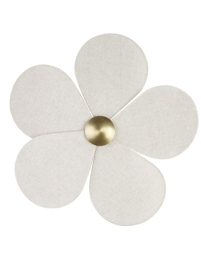 Strömshaga Deckenlampe Daisy in Beige mit blütenförmigem Lampenschirm und verstellbaren Stoffblättern.
