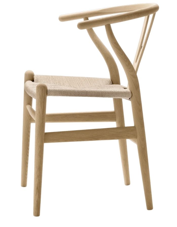 Carl Hansen Wishbone Chair CH24 in Eiche geseift mit Sitzfläche aus Naturkordel als Freisteller von der Seite