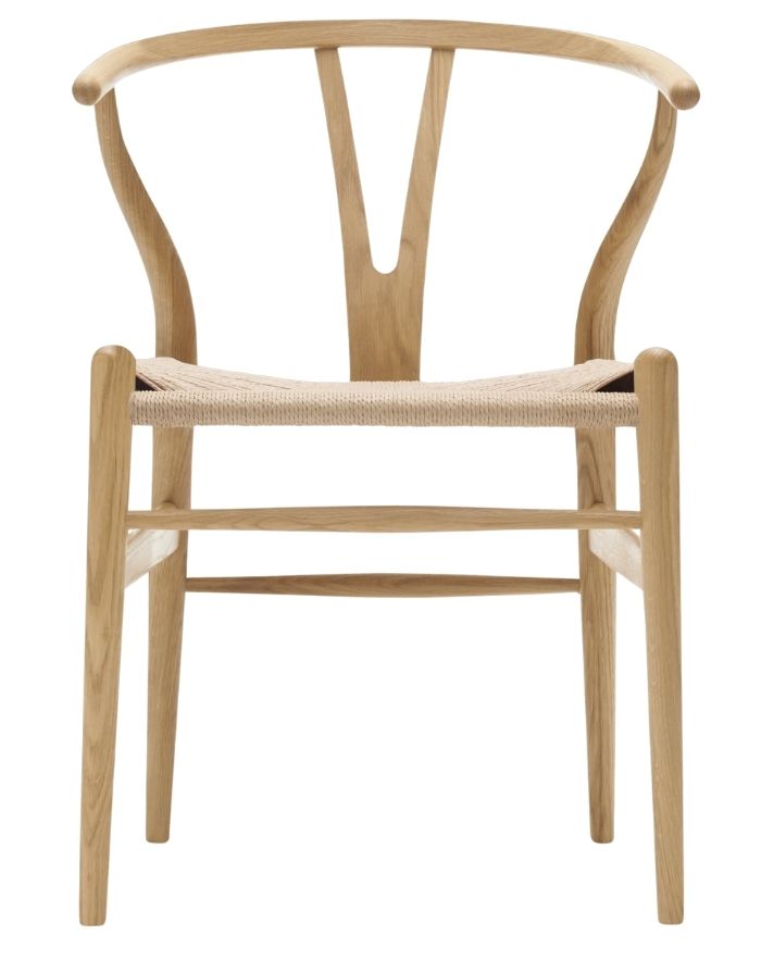 Carl Hansen Wishbone Chair CH24 in Eiche geseift mit Sitzfläche aus Naturkordel als Freisteller von vorne 