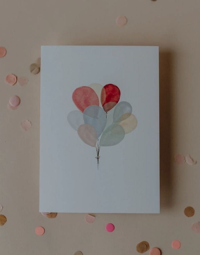 Postkarte von Eulenschnitt in weiß mit bunten Luftballons 