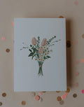 Weiße Postkarte mit einem großen Blumenstrauß von Eulenschnitt
