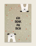 Postkarte von Ava & Yves mit der Aufschrift Ich denk an Dich, mit zwei Hunden und roten Punkten