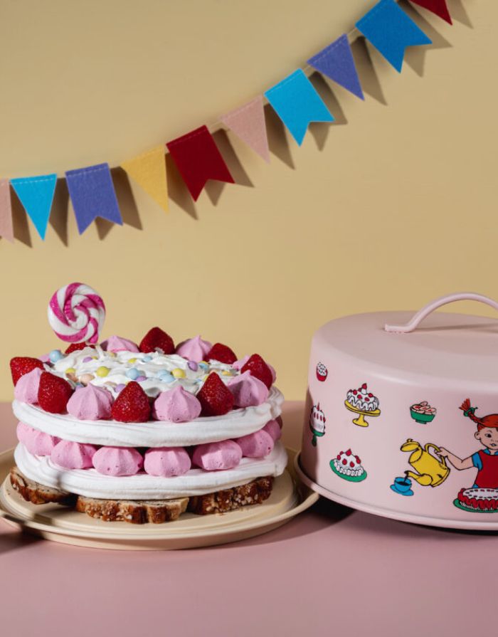 Kuchenplatte mit Deckel Pippi Langstrumpf von Muurla, runde Platte aus Stahl mit Haube und Pippi-Motiv, ideal für Torten und Geburtstage