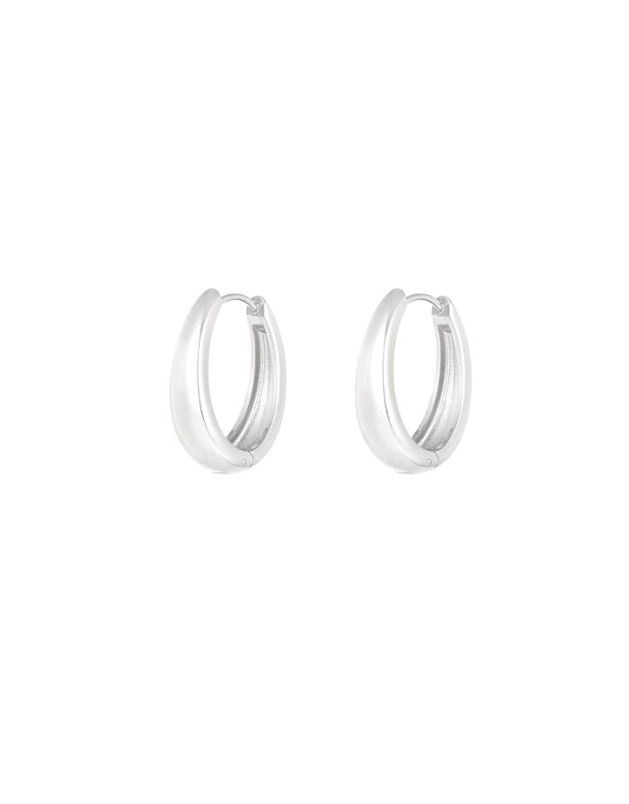 Classy Hoop Creolen aus Edelstahl mit zeitlosem Design und glänzender Oberfläche in Silber