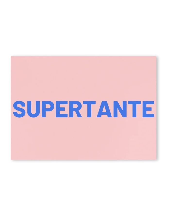 Postkarte von Herr und Frau Hempel aus hochwertiger Holzschliffpappe im DIN-A6-Format in Rosa mit der Aufschrift Supertante in Blau