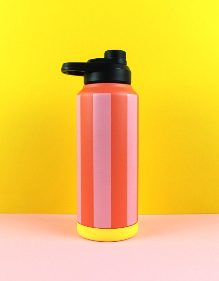 Ava & Yves Trinkflasche Stripes Feuerrot/Rosa/Gelb – 1 Liter Edelstahlflasche mit Sportverschluss, vakuumisoliert.