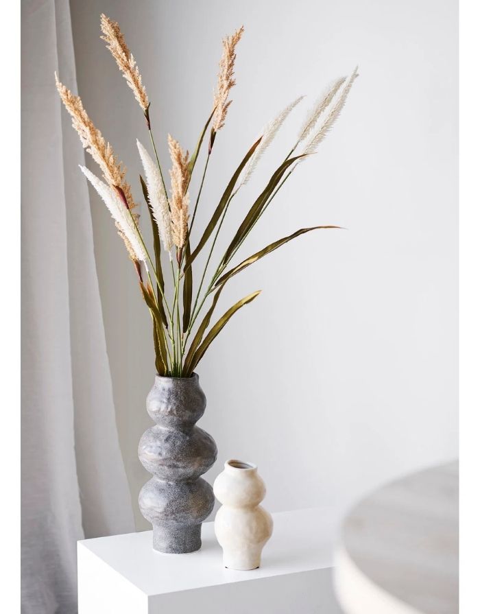 House Nordic Case Vase Beige, organische Keramikvase ø 10,5 cm, Höhe 19,5 cm.