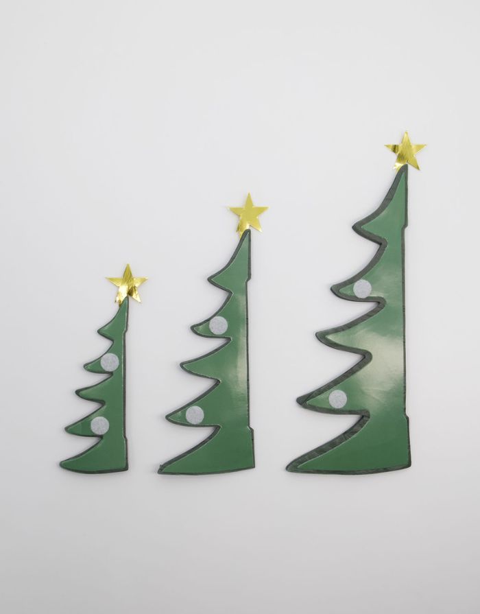 Papierbaum 3er Set Tree von House Doctor zum Hinstellen in Grün mit goldenem Stern als Spitze zusammengefaltet 
