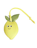 Reflektierender Taschenanhänger Lemon von Firefly Reflectors – aus weichem, lederähnlichem Material mit verstellbarem Band, stylisches Accessoire für bessere Sichtbarkeit.
