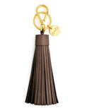 Reflektierender Taschenanhänger Quaste Schokolade von Firefly Reflectors – weiches, lederähnliches Material mit Handstickerei, Schlüsselring und Metallhaken, stylisches Accessoire für bessere Sichtbarkeit.