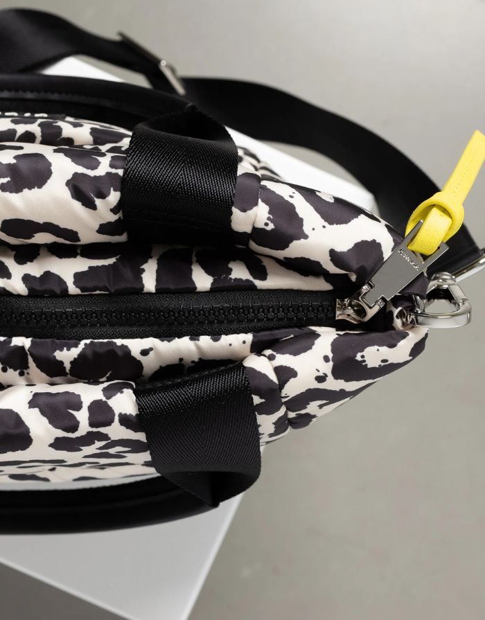 Padded Tote Bag Small I Leo Splashes Black/Sand