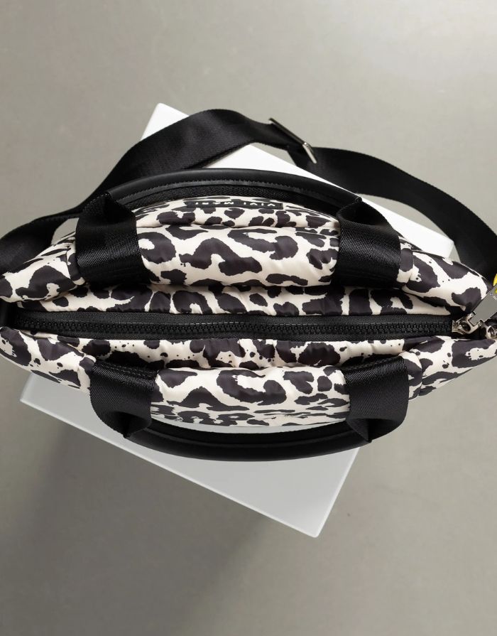 Padded Tote Bag Small I Leo Splashes Black/Sand